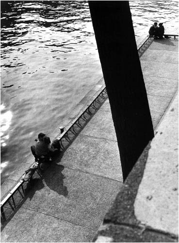 París.-ZZ.-Quai Malaquais, 1953.-por Villy Ronis.-Hackel Bury Fine Art